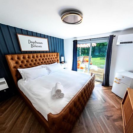 Chalet 239-Boutique Hotel West Dover Bagian luar foto