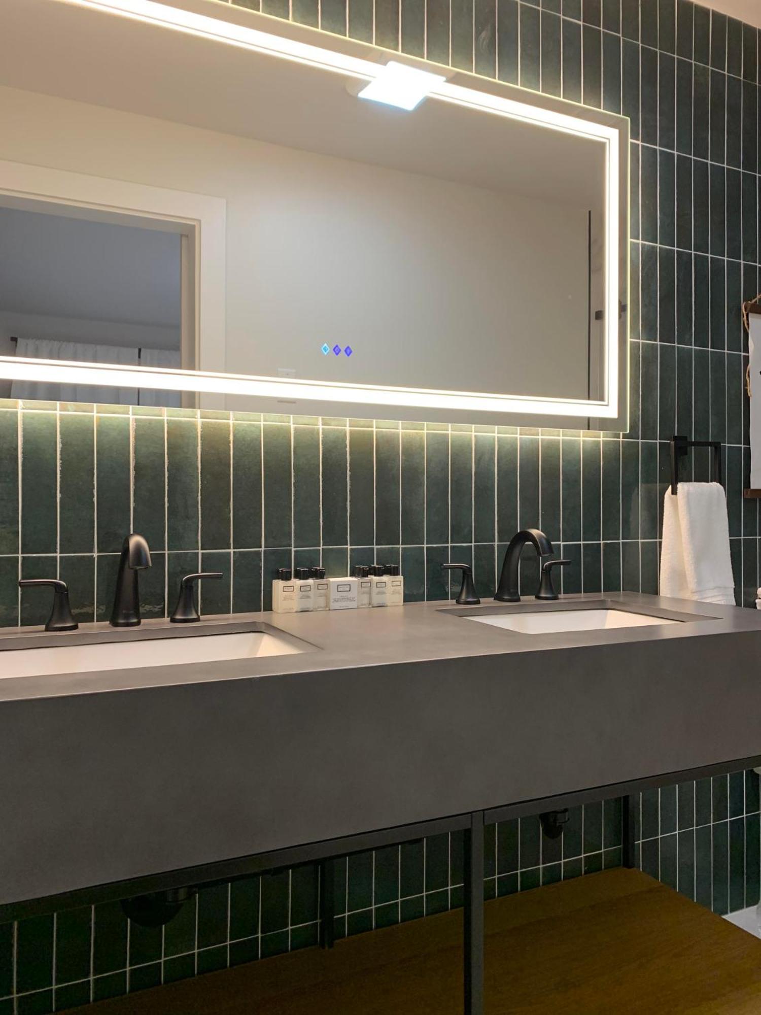 Chalet 239-Boutique Hotel West Dover Bagian luar foto